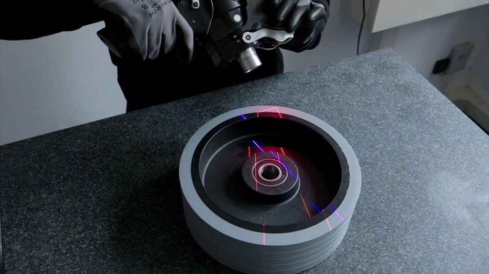 quality-10 Particolare della lavorazione al laser